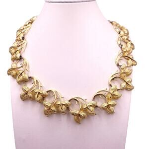 Vintage Coro Gold Tone Necklace With Leafs 16”